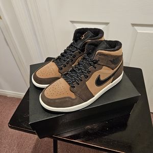 Air Jordan 1 Mid SE Dark Chocolate